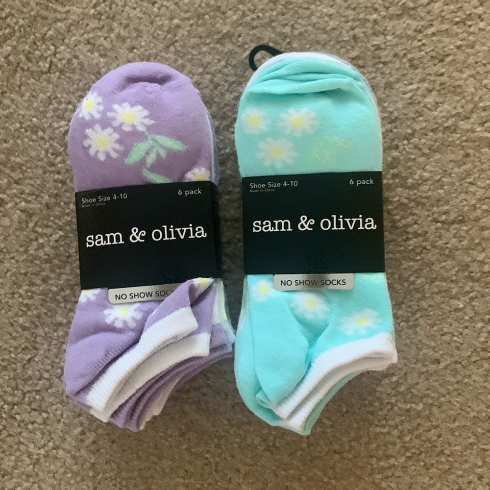 Two sets of No Show Socks.